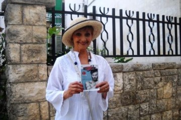 Milena Vukotic  e la sua copia di saturno22