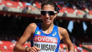 Oro alla cinese Liu Hong, argento alla messicana Gonzalez, bronzo alla cinese Lu Xiuzhi.RIO DE JANEIRO (BRASILE) (ITALPRESS) - La cinese Liu Hong vince la medaglia d'oro nella 20 km di marcia femminile ai Giochi Olimpici di Rio de Janeiro. La campionessa del mondo in carica, bronzo 4 anni fa, chiude in 1h28'35", precedendo per appena due secondi la messicana Maria Guadalupe Gonzalez, argento. Sul terzo gradino del podio un'altra cinese, Lu Xiuzhi, staccata di 7 secondi. Medaglia di legno per l'azzurra Antonella Palmisano, quarta: 1h29'03 il suo crono finale, personale stagionale e a soli 21 secondi dal bronzo. Piu' indietro Elisa Rigaudo (11^), squalificata Eleonora Giorgi. Come ai Mondiali 2015 di Pechino dove fu quinta, la Palmisano si presentava all'appuntamento piu' importante al termine di un calvario di problemi fisici che l'avevano costretta a stringere i denti per tutta la stagione. "Sono contentissima, ho comunque vissuto il film che mi ero sognata da quattro anni a questa parte, anche se la preparazione non era andata come volevo - commenta la 25enne pugliese - Credevo nella medaglia, piu' che altro la sognavo, ma ho dato il massimo metro dopo metro. Un risultato cosi', alla mia prima Olimpiade, mi riempie solo di gioia e credo che il bello deve ancora venire. Al mio ragazzo (il marciatore Lorenzo Dessi, ndr) avevo promesso che se andavo bene aspettavo la sua proposta di matrimonio, adesso vediamo che succede quando torno".Undicesima, come detto, Elisa Rigaudo. "Oggi non e' andata come speravo, ma ho capito subito che la gambe erano pesanti - ammette - Mi e' dispiaciuto, pero' me ne sono resa conto e ho dovuto fare la gara sapendo di non poter dare quello che avrei voluto. Ho sperato in una medaglia azzurra, ma Antonella e' giovane e determinata, con una carriera lunghissima davanti a se'. Questa potrebbe essere la mia ultima Olimpiade, ma non mi fermo qui".(ITALPRESS).